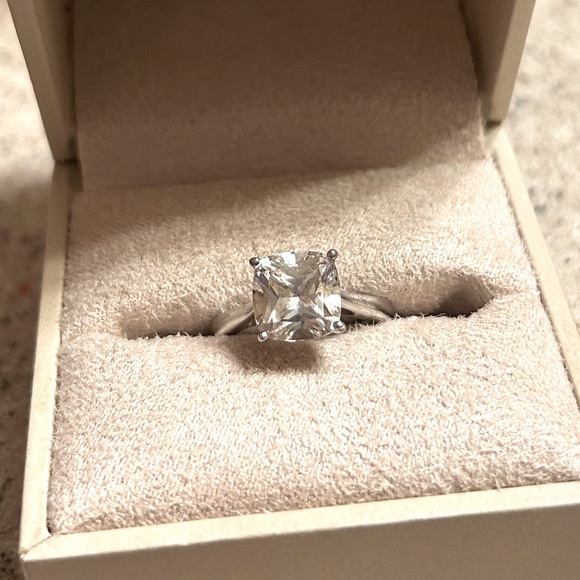 Cubic Zirconia solitaire ring - Picture 3 of 3